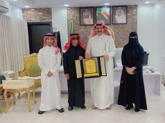 سعادة محافظ طريف يكرم الحرفي العطيفي