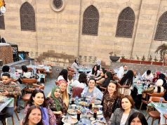 الروسيات يحتفلن بشهر رمضان في خان الخليلي