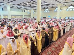 محافظ أبوعريش يؤدي صلاة عيد الفطر المبارك ويستقبل المهنئين