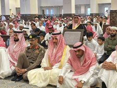 محافظ صبيا يؤدي صلاة عيد الفطر المبارك لعام 1446هـ مع جموع المصلين