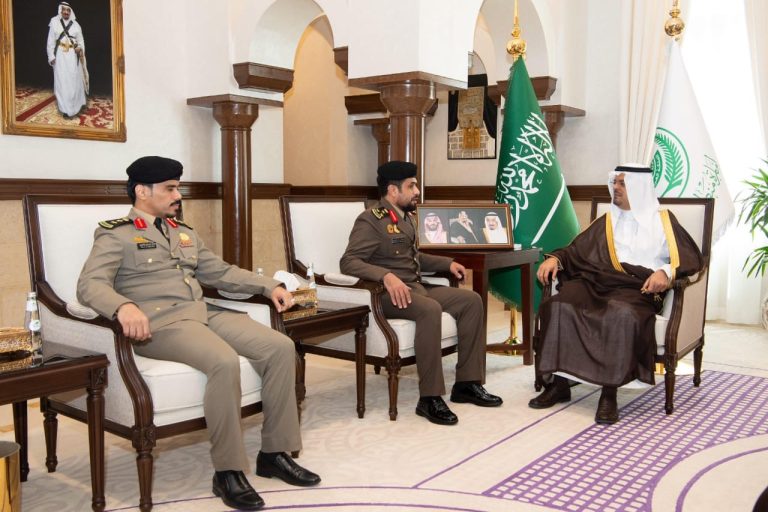 نائب أمير مكة يستقبل مدير مكافحة المخدرات بالمنطقة ويشيد بجهود رجال المكافحة