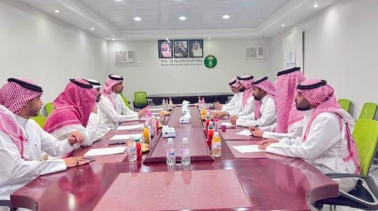 بيئة الطائف تجتمع مع الشركة “الوطنية للخدمات الزراعية” لبحث تطوير الأداء وتعزيز التنمية