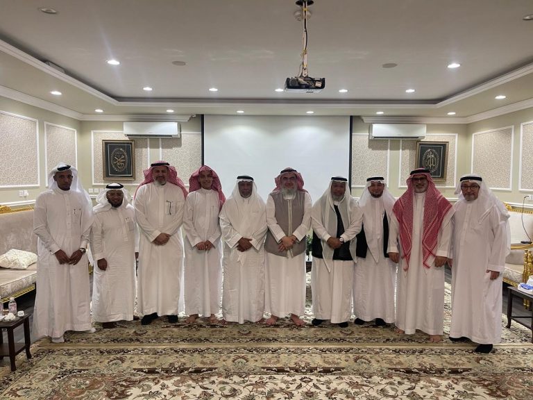 أعضاء فريق مكيون التطوعي يلتقون في حب الوطن