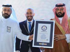إنجاز سعودي جديد عسفان تدخل غينيس بأكبر هلال مضيء