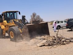 بيئة رابغ وبالمشاركة مع جهات الاختصاص تردم بئر مهجور تشكل خطرا على المواطنين.