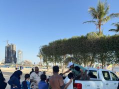 بيئة جدة توزع اكثر من٣٠٠ شتلة زراعية لمرتادي شاطئ المحازم ضمن جهود دعم مبادرة السعودية الخضراء