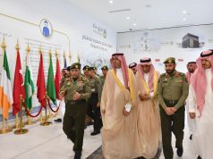 محافظ جدة يتفقد سير العمل في مجمع صالات الحج بمطار الملك عبدالعزيز