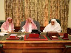 سماحة مفتي عام المملكة يستقبل المستفتين ويوجّه بتكليف عدد من أصحاب الفضيلة للرد على استفسارات الحجاج