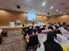 الكشافة تُدرب المشاركين في ندوة “سلامة المتطوعين في الحج” على استخدام الخرائط الإرشادية