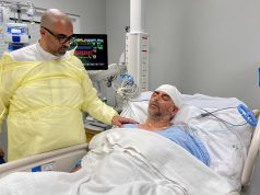 تدخل عصبي دقيق يُنقذ حياة حاج جزائري بعد نزيف دماغي حاد ناجم عن تشوة شرياني وريدي بمدينة الملك عبدالله الطبية