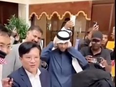 الفنانة التشكيلية بنت الوطن نلتفت أنظار الوفد الصيني