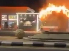 شاب سعودي يغامر بحياته لإنقاذ الآخرين بالرياض