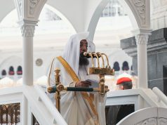 الشيخ الدكتور أسامة بن عبدالله خياط يؤم المصلين لصلاة الجمعة بالمسجد الحرام