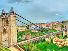 قسنطينة.. مدينة تعزفها الجسور وتكتبها الصخور