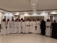 زملاء الرئيس الرقباء علي بن محمد حدادي يكرمونه في حفل تقاعده”