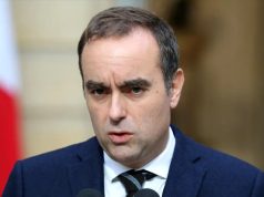 استقالة رئيس الوزراء سيباستيان لوكورنو