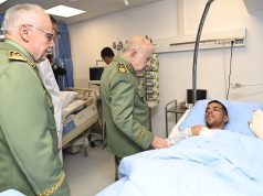 رئيس أركان الجيش الجزائري يزور مصابي حادث بني عباس