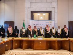 أمير منطقة الرياض يستقبل مسؤولين ويوقع اتفاقيات لتعزيز التنمية المستدامة