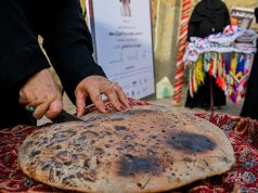 جناح الباحة في واحة الأمن بمهرجان الملك عبدالعزيز للإبل يقدّم “خبز المقناة” رمزًا للكرم والضيافة