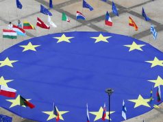 الاتحاد الأوروبي يشرع في تطبيق إجراءات تقييدية على دبلوماسيين روس