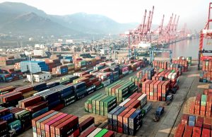 العواصف تعطل شحن الحاويات في أوروبا