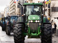 المزارعون فرنسيون يحتجون بباريس ضد اتفاق مع تكتل ميركوسور