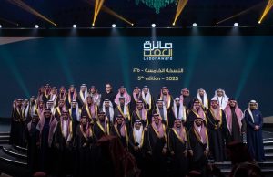 وزير الموارد البشرية والتنمية الاجتماعية يكرّم المنشآت الفائزة بجائزة العمل في نسختها الخامسة