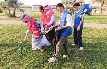 هيئة الهلال الأحمر السعودي تتفذ مبادرة بيئتنا امانتنا) العارضة