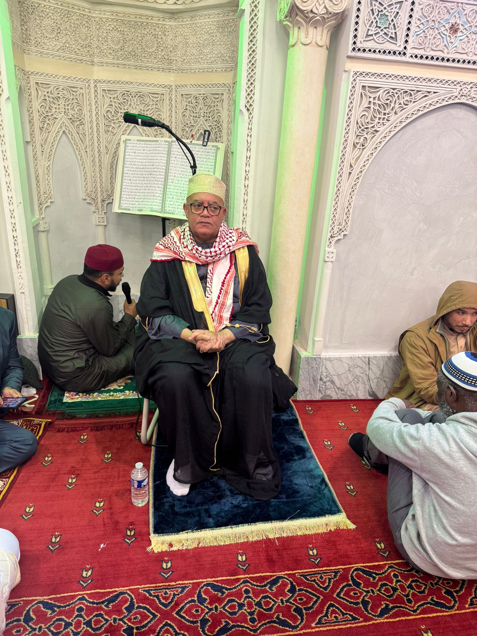 الشيخ نورالدين محمد طويل يحاضر عن شهر رمضان في المركز الثقافي الإسلامي في درانسي، شمال باريس