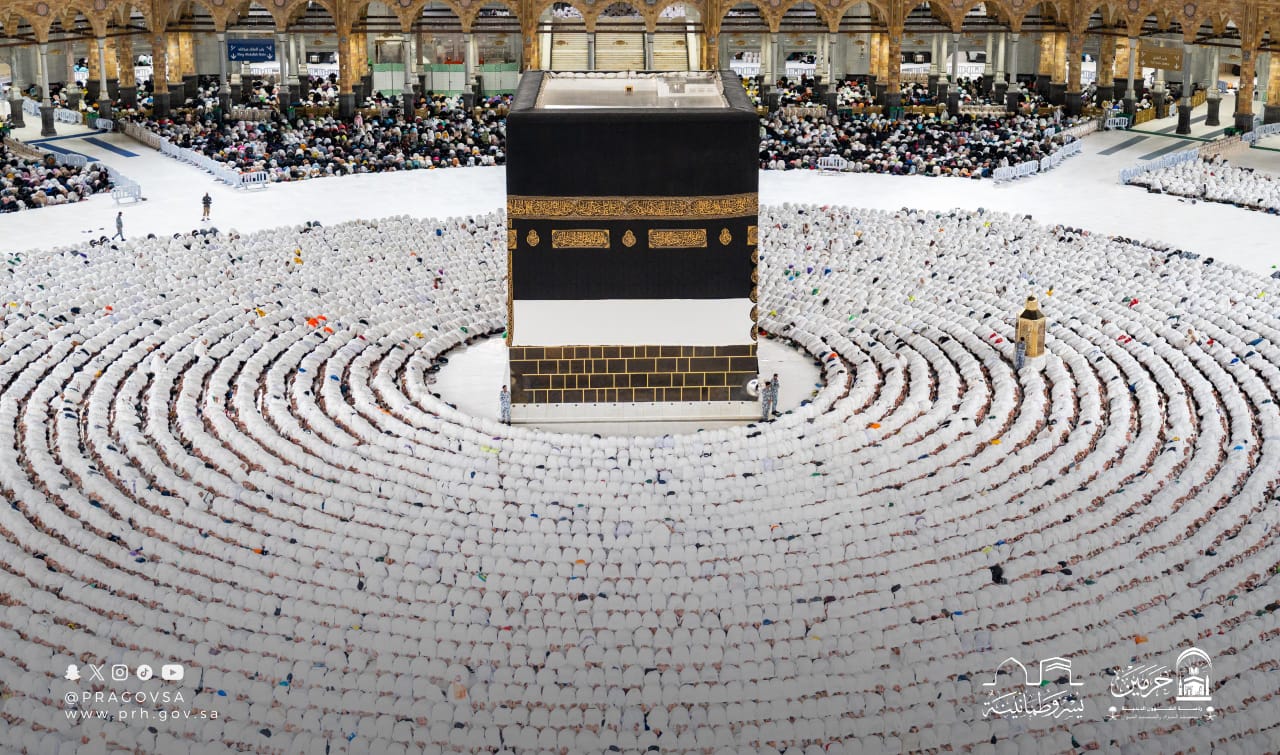 توافد أعداد كبيرة من قاصدي المسجد الحرام في رابع أيام رمضان وسط منظومة خدمات متكاملة