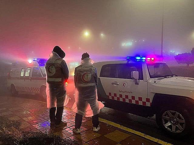 جاهزية عالية للهلال الأحمر بالباحة لمواكبة الأجواء الماطرة وتعزيز السلامة