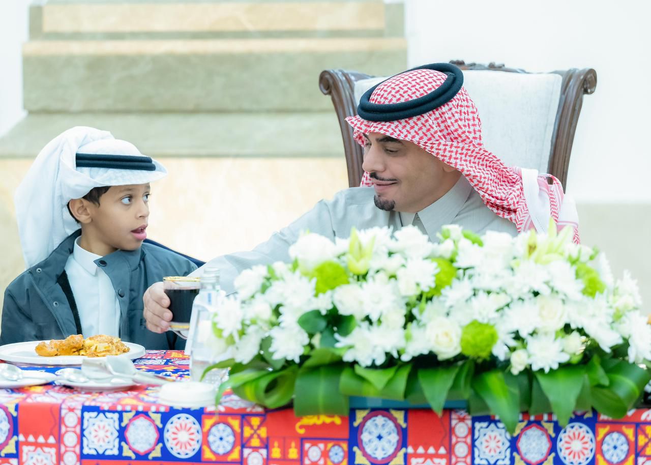 نائب أمير منطقة الباحة يشارك الأيتام مأدبة الإفطار