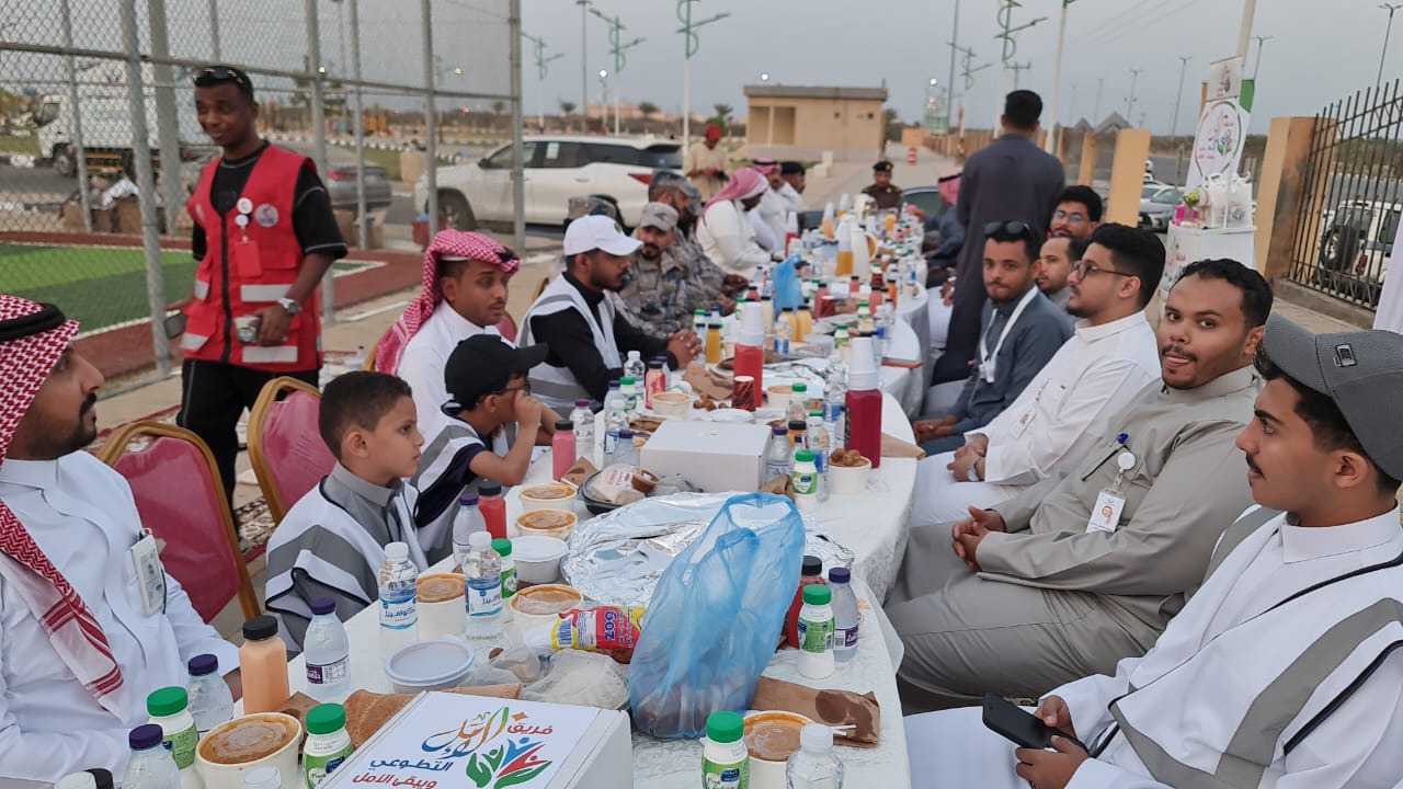 فريق الأمل التطوعي يُجسّد روح العطاء في مبادرة إفطار صائم بالحد الجنوبي بحضور وكيل محافظة الحرث