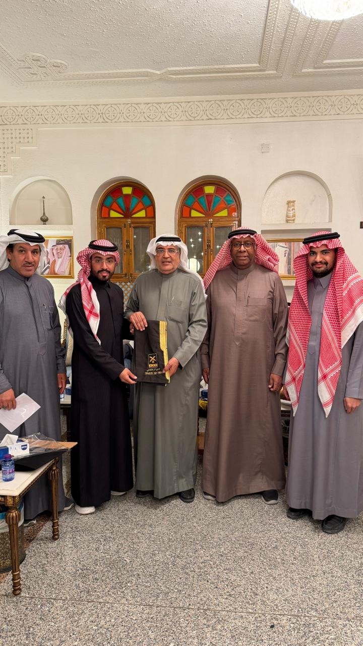 مجلس إدارة نادي أثر الثقافي يزور الدكتور عبدالله المغلوث في مجلسه الرمضاني