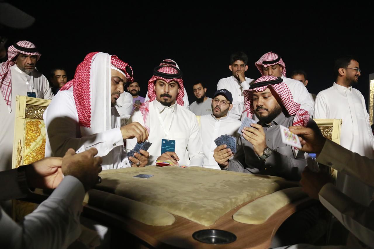 بحضور جماهيري لافت.. سوق الأوليين بجازان يحتضن نهائي بطولة أمانة المنطقة للبلوت في أجواء رمضانية حماسية