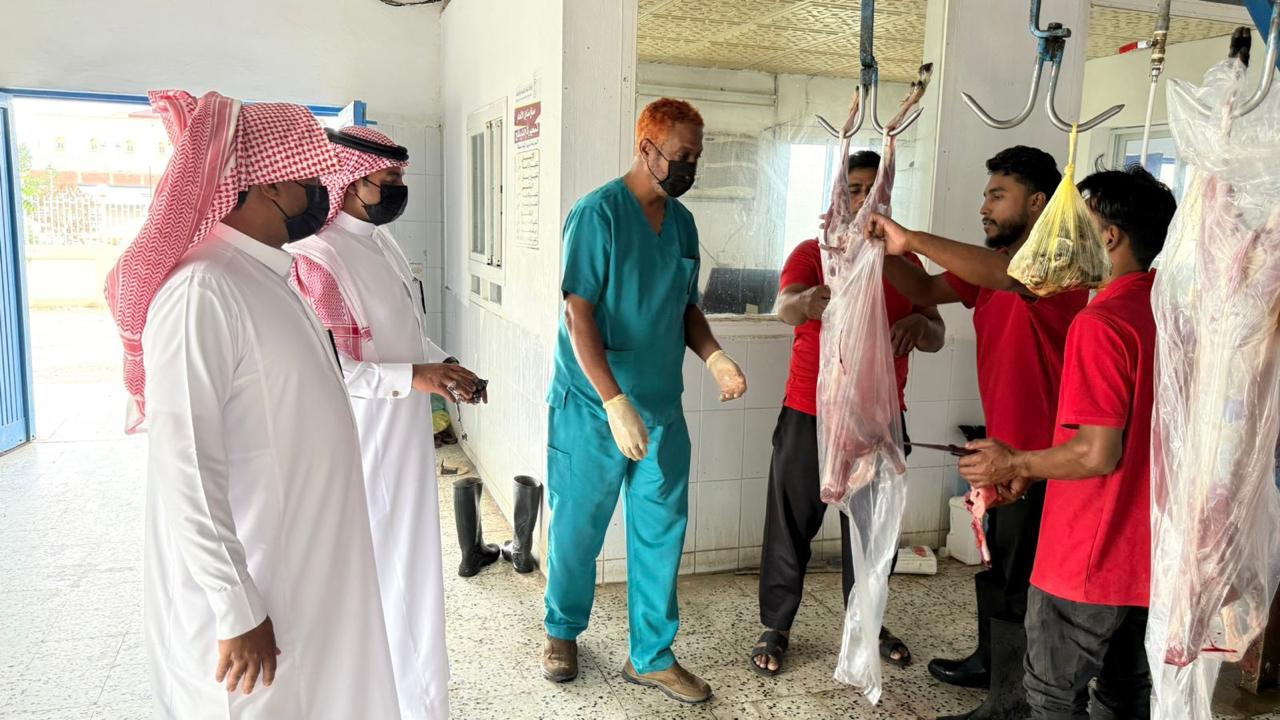 ‏بيئة العاصمة المقدسة والعرضيات تكثفان الجولات الرقابية على الأسواق والمسالخ استعدادًا للعيد