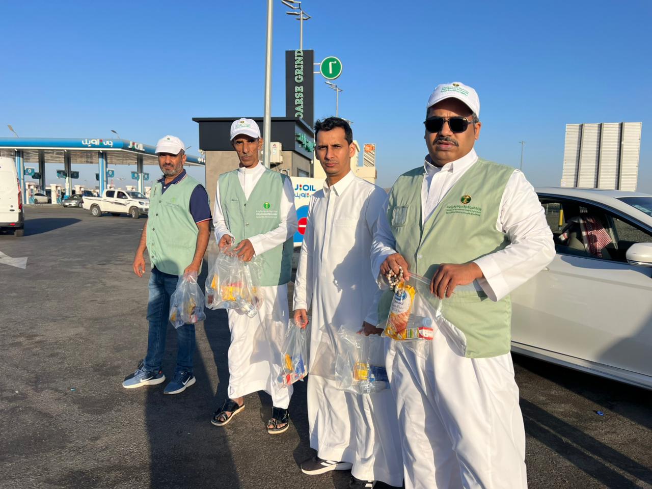 ‏بيئة الجموم تنفذ مبادرة لتوزيع وجبات إفطار على الصائمين