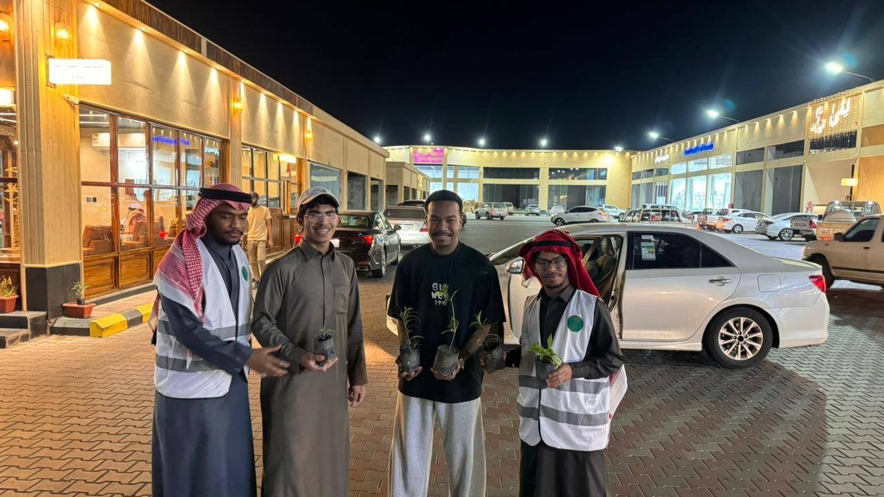 ‏بيئة رنية تنفّذ مبادرة تطوعية لتوزيع الشتلات احتفاءً بيوم العلم السعودي