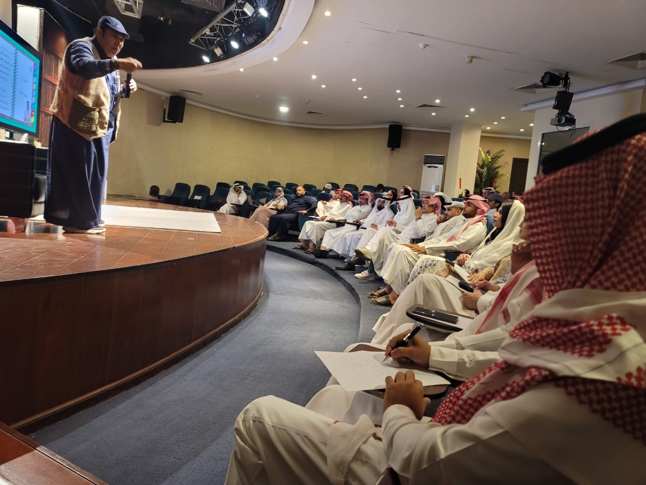 العرفج وقوانين صناعة الحظ: أمسية في جمعية الثقافة والفنون بجدة