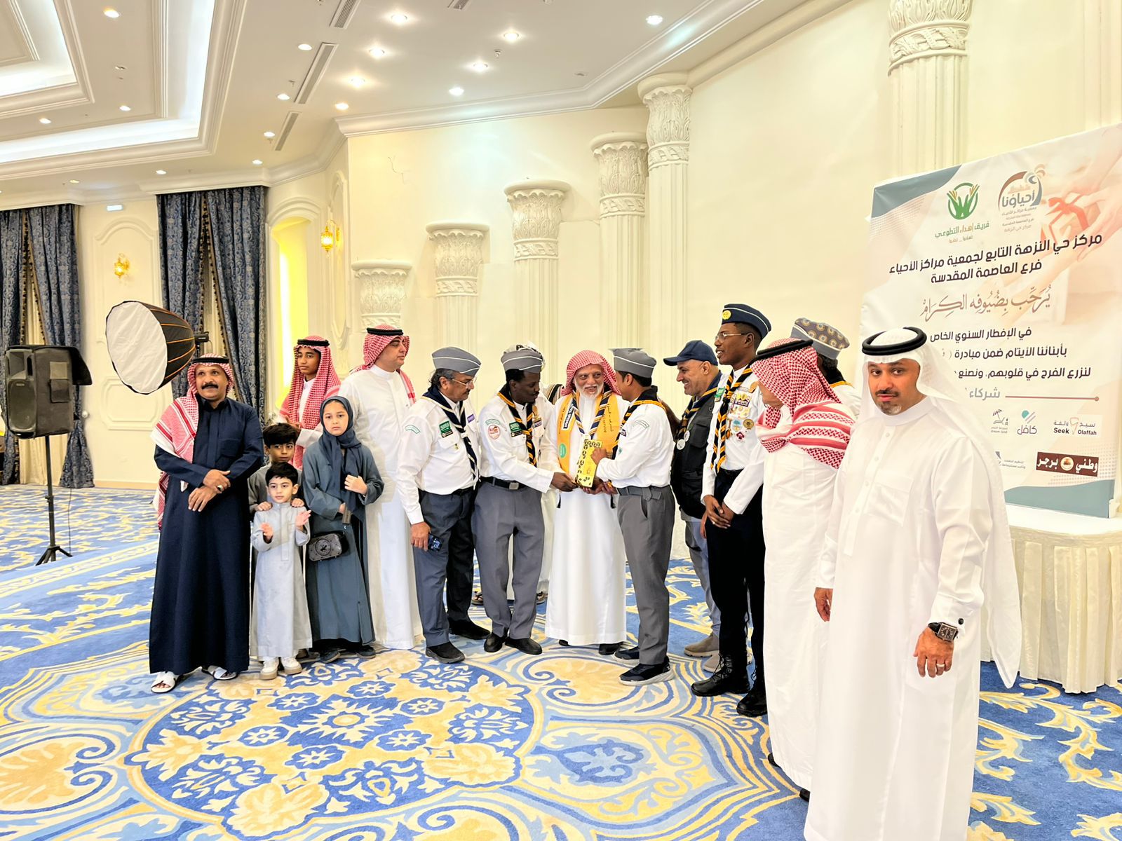 تكريم المستشار الدكتور بندر الأمير بالعضوية الشرفية لمجموعة “الرضوان الكشفية ” الأردنية ودرع “لمسة وفاء”