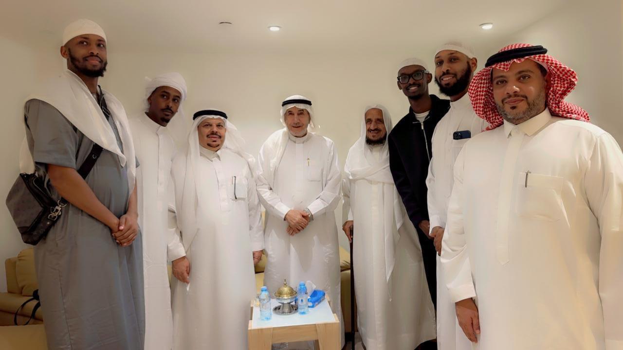 مكة تجمع العلماء ورجال الأعمال.. لقاء مميز في ضيافة الدكتور عبدالله المصلح