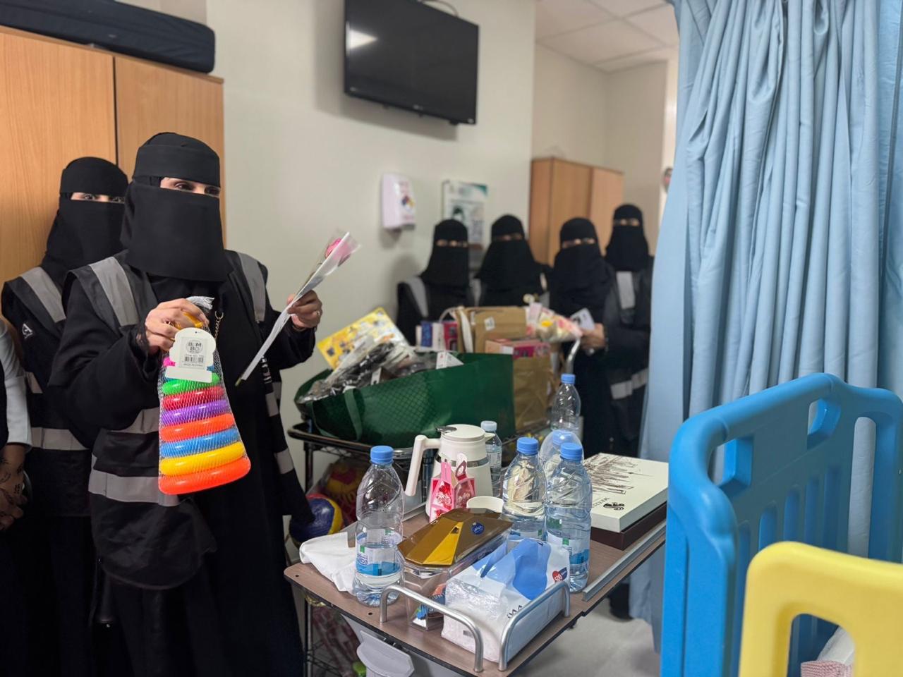 جمعية سنابل الخير والعطاء بتبوك ترسم فرحة العيد على وجوه الأطفال المنومين