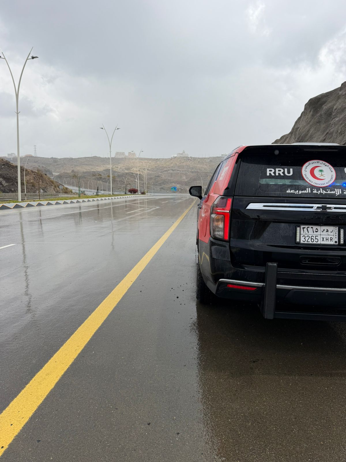 الهلال الأحمر السعودي بالباحة يرفع درجة الجاهزية القصوى ويفعّل خطط الطوارئ لمواجهة الحالة المطرية