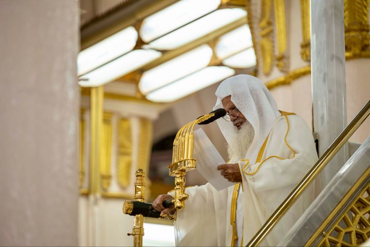 الحذيفي يؤم المصلين لصلاة الجمعة بالمسجد النبوي