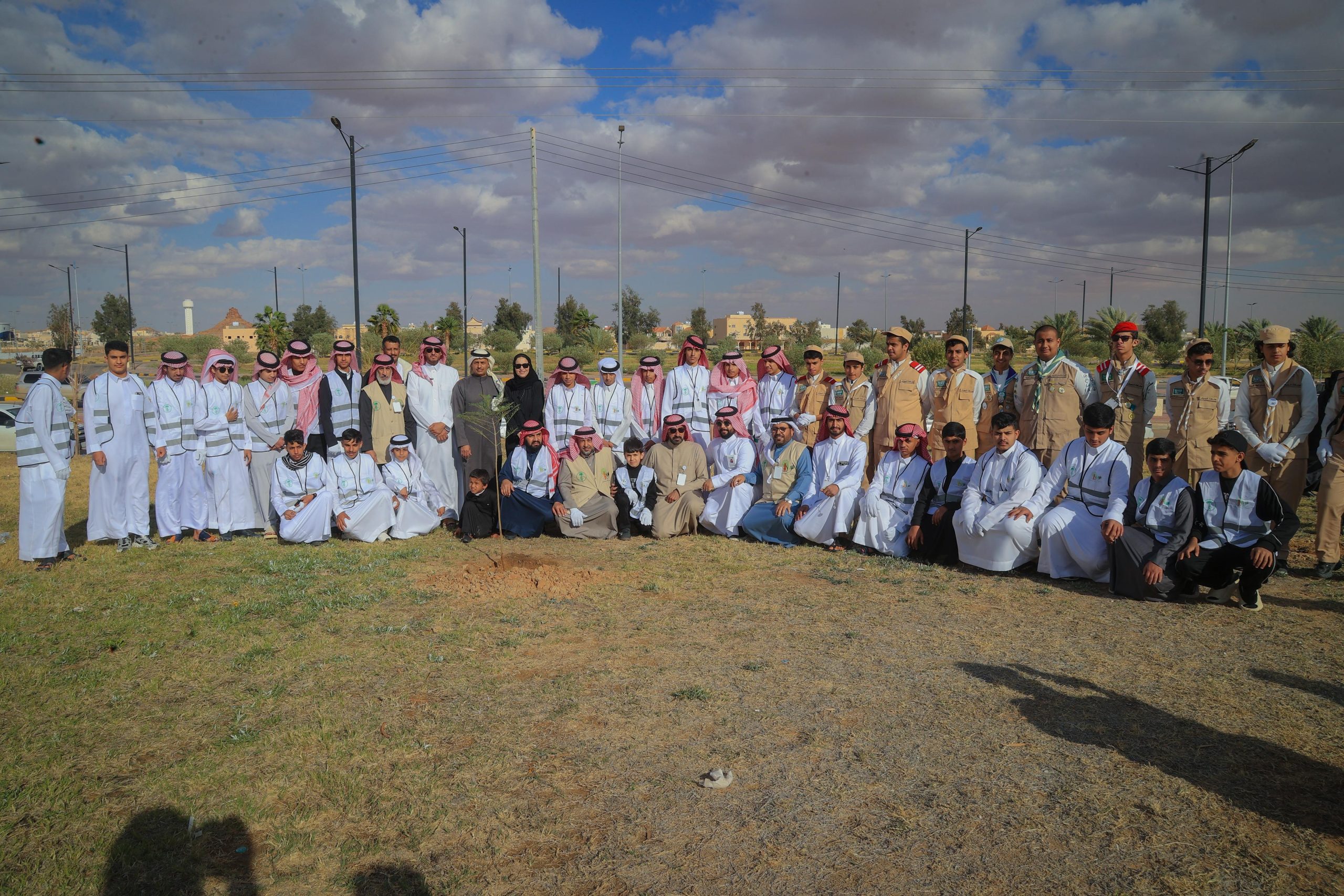 200 متطوع يزرعون 150 شجرة في سكاكا ضمن مبادرة تعزز التكامل المجتمعي