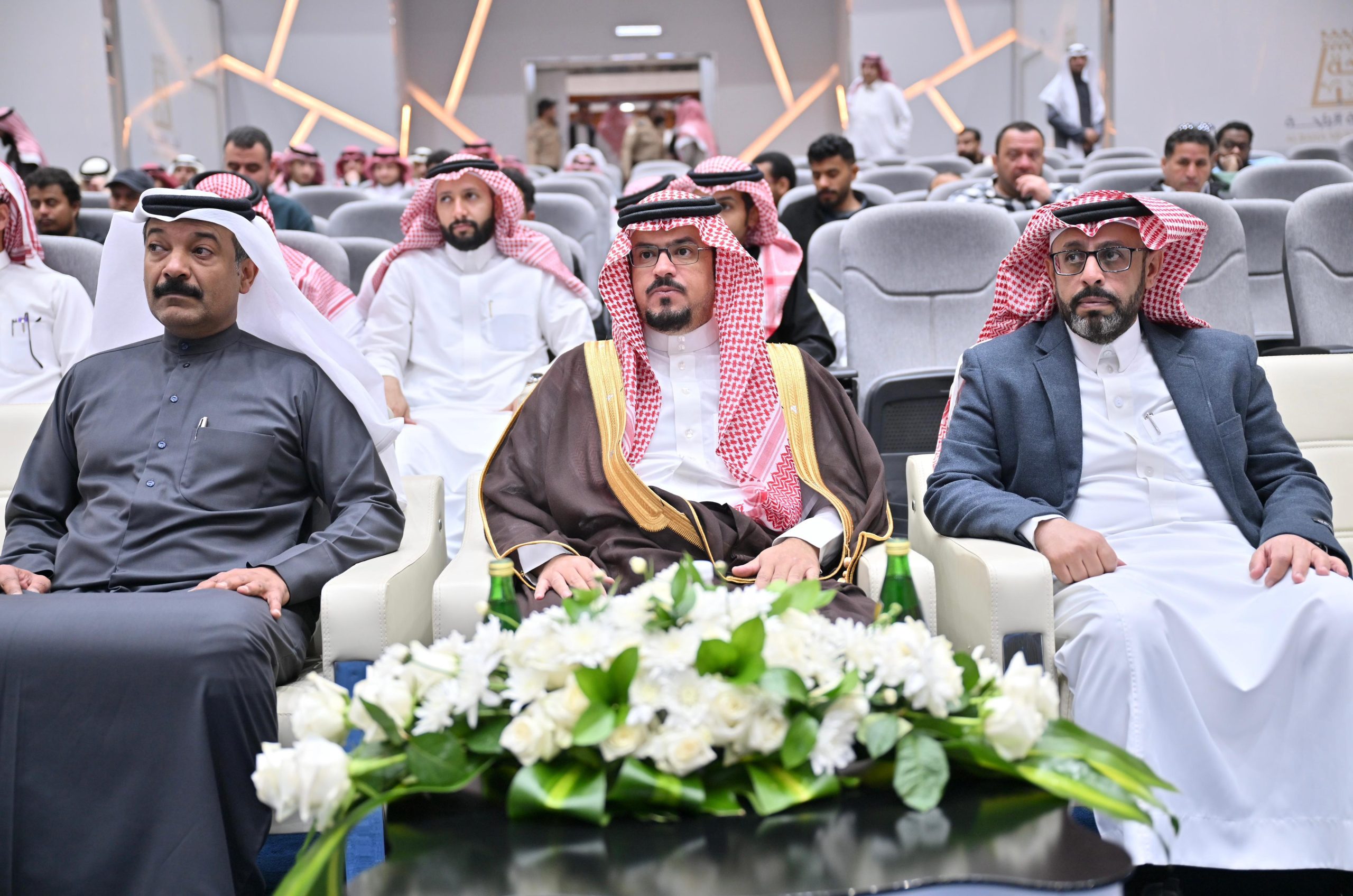 أمانة الباحة تنظم ورشة عمل تعريفية بالموجهات التصميمية في جبال السروات ضمن خارطة العمارة السعودية بحضور أمين المنطقة