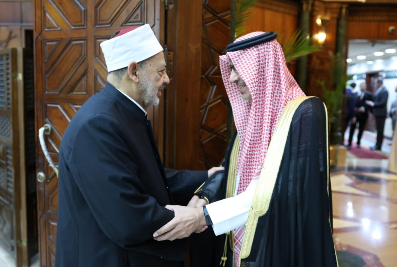 شيخ الأزهر يستقبل السفير السعودي لدى القاهرة لبحث سبل تعزيز التعاون المشترك