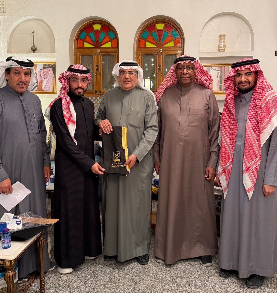 مجلس إدارة نادي أثر الثقافي يزور الدكتور عبدالله المغلوث في مجلسه الرمضاني