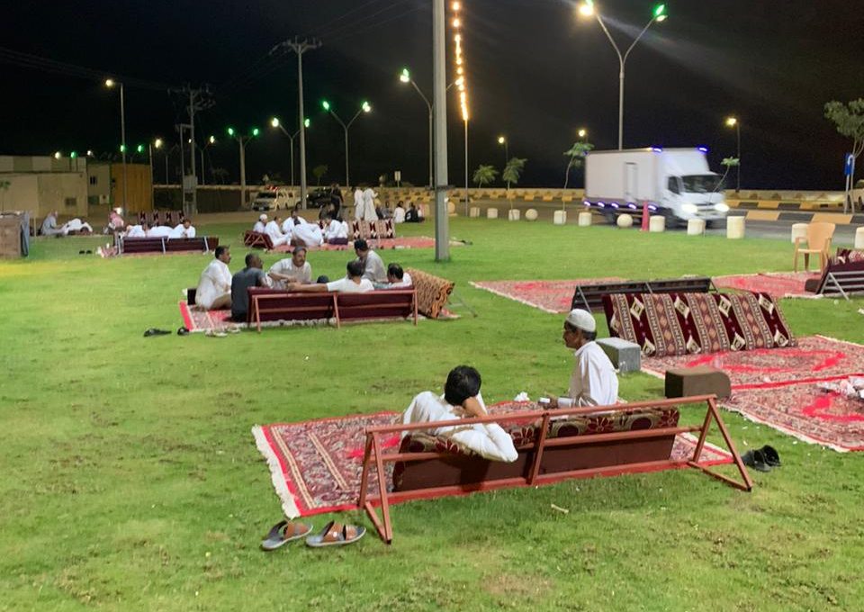 منتزه بلدية محافظة المخواة الدائري يحتوي الشباب لقضاء أوقاتهم الجميلة والممتعة به بشكل يومي