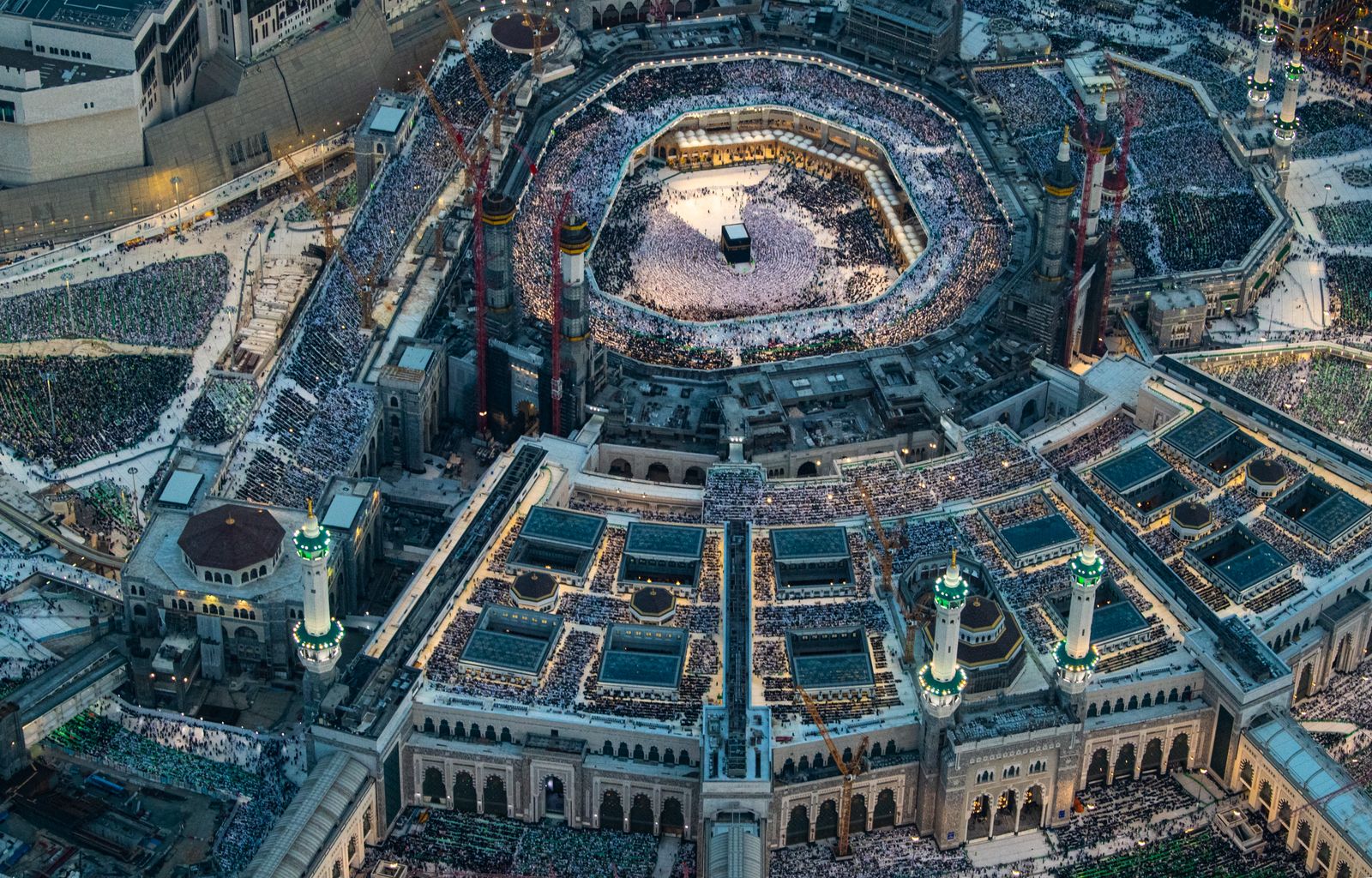 من “العبء المالي” إلى “الاستثمار الروحي”  .  قرار العمرة و إدارة الميزانية الأسرية.. إعادة ترتيب الأولويات